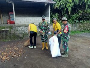 “Koramil 1609-09/Sawan Dukung Gerakan Buleleng Bersih Sampah, Wujudkan Desa Sekumpul yang Bersih dan Sehat