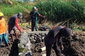 Koramil 1614-04/Kilo Kodim 1614/Dompu Percepat Pembangunan Bak Penampungan Air di Telaga Biru