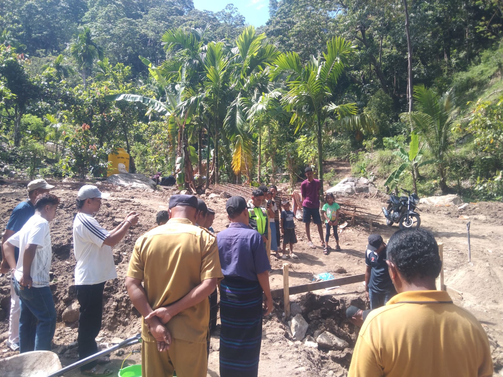TNI Bersama Pemerintah dan Tokoh Adat Hadiri Groundbreaking Koperasi Merah Putih