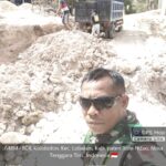 Babinsa Imbau Penumpang Patuhi Aturan Bandara Saat Penerbangan Wings Air di Gewayantana