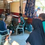 Babinsa Koramil 1628-03/Seteluk Tingkatkan Silaturahmi Melalui Komsos di Desa Kelanir