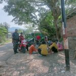 Patroli dan Komsos Babinsa Koramil 1628-05/Jereweh Perkuat Kemanunggalan TNI-Rakyat