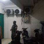 Melalui Patroli Malam, Babinsa Koramil 1628-02/Sekongkang Bangun Kesadaran Warga Menjaga Keamanan Lingkungan