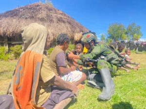 Langkah Tangguh, Hati Teduh, Ksatria Yonif 742/SWY Rangkul Warga Papua