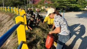Sinergi TNI dan Instansi Terkait Gelar Jumat Bersih di Kelurahan Malumbi