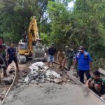 Bhakti TNI AD untuk Rakyat Bangun Rabat Jalan 500 Meter di Desa Nurbenlelang