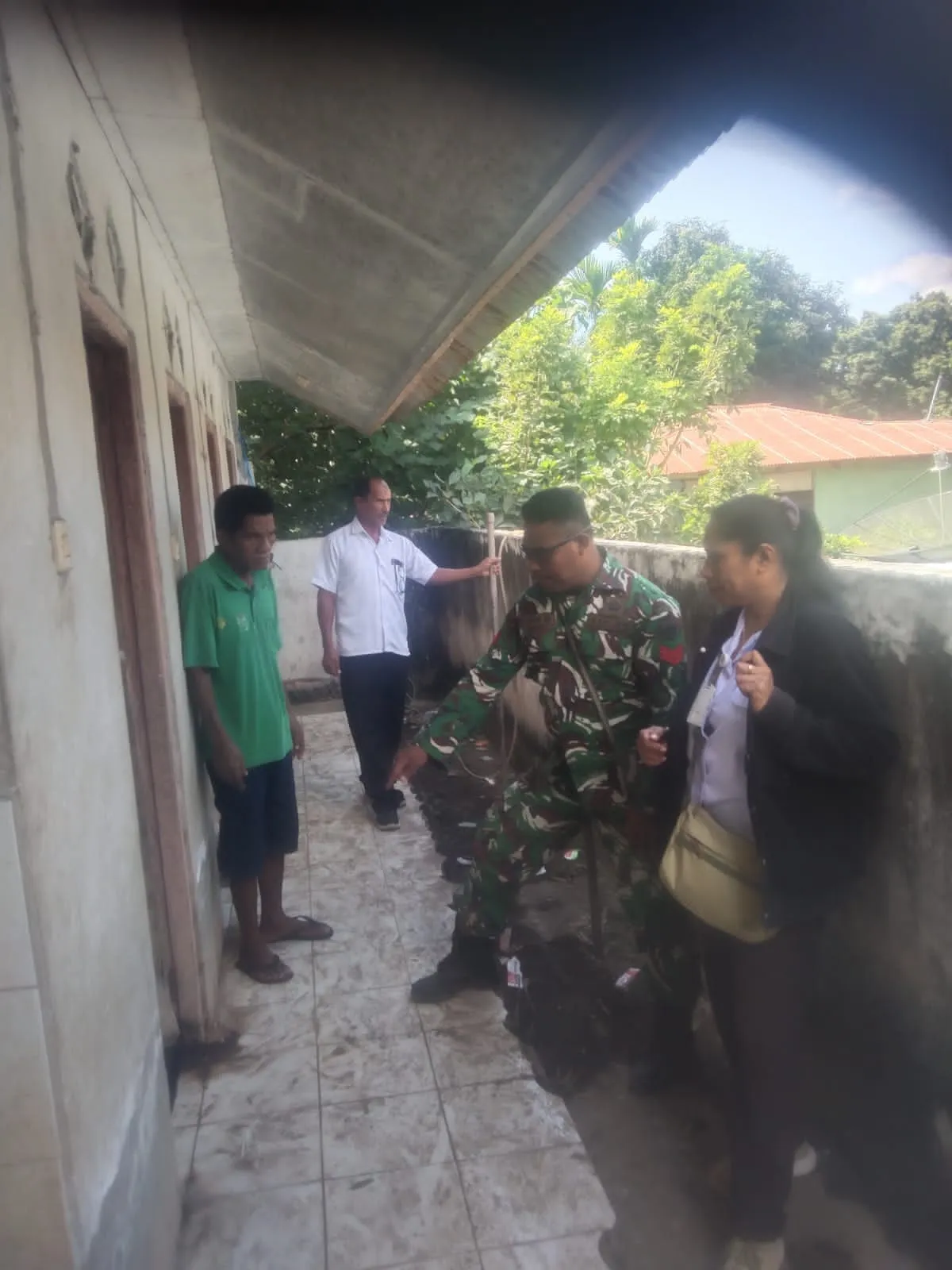 Babinsa Bersama Forkopimcam Kambera Tinjau Kepemilikan Jamban Warga di Kelurahan Mauliru