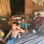 Mewujudkan Keakraban, Babinsa Koramil 02/Walakaka melaksanakan Komsos dengan Masyarakat
