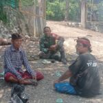 Babinsa Koramil 1607-01/Sumbawa Tingkatkan Kesadaran Warga Melalui Komsos tentang Keselamatan dan Keamanan Lingkungan
