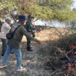 ‎Babinsa Bersama Masyarakat Bangun Kepedulian Lingkungan Lewat Aksi Bersih Pantai