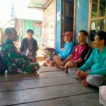 ‎Lewat Komsos, Babinsa Koramil 1607-09/Utan Pererat Hubungan dengan Masyarakat