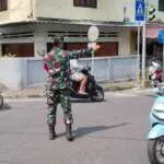 Sinergi TNI Polri dan Pecalang, Babinsa Koptu Wayan Sutamaya Kawal Prosesi Pengabenan di Banjar Budaga