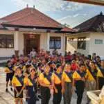 Tanamkan Disiplin Sejak Dini, Personel Polsek Kota Polres Bangli Latih PBB Siswa SD N 1 Cempaga