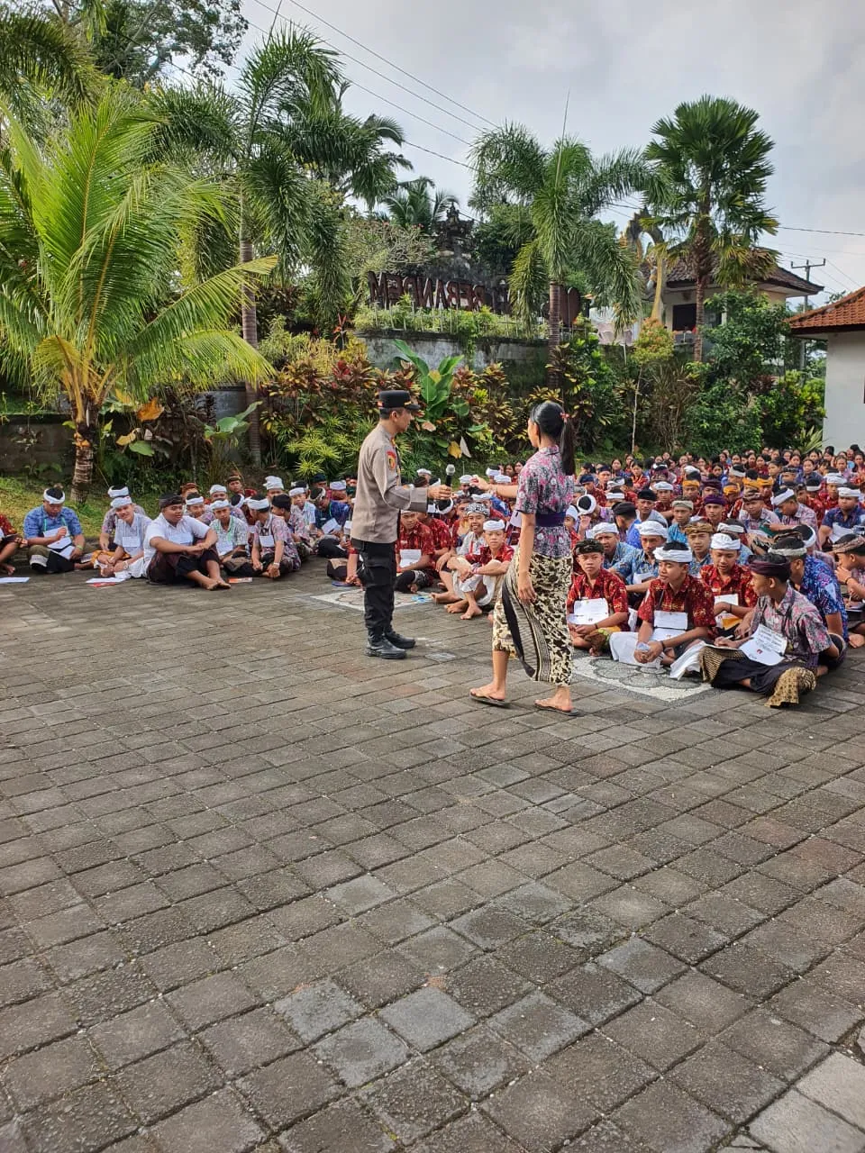 Cegah Kenakalan Remaja dan Narkoba, Polsek Bebandem Gelar “Police Go To School” di SMAN 1 Bebandem