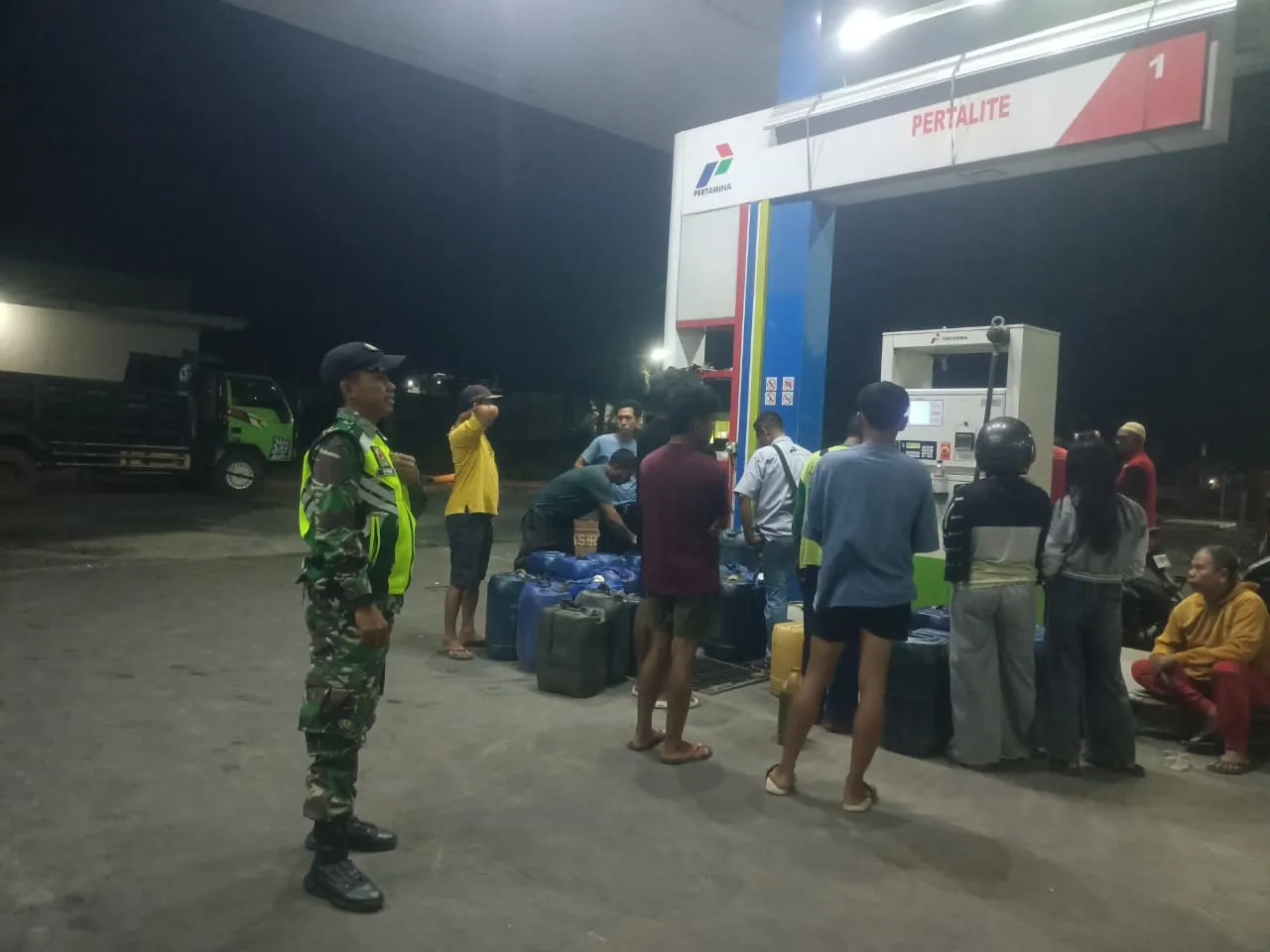 Di Balik Heningnya Malam, Koramil 1607-06/Lape Lopok Mengukir Ketenangan bagi Warga