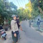 Dekat dengan Masyarakat, Babinsa Desa Tajun Pimpin Aksi Gotong Royong Bersama Linmas
