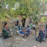 Jaga Kondusifitas Wilayah, Babinsa Titab Rangkul Warga Lewat Komunikasi Sosial