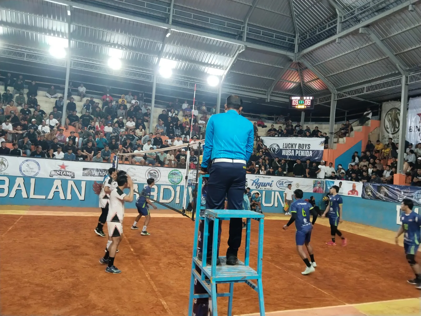 Penonton Membludak di Partai Final, Babinsa Selat Bersinergi Perketat Pengamanan Luky Boys Cup I