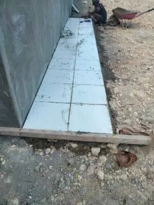Babinsa Kawal Finishing KDKMP Desa Oebafok, Pekerjaan Keramik dan Tiang Terus Berjalan