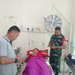 Kapten Inf. Bambang Irawan Tunjukkan Kepedulian dengan Membesuk Anggota Koramil yang Terluka