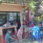 Hadir di Tengah Masyarakat, Babinsa Koramil 1628-05/Jereweh Tingkatkan Sinergi Lewat Komsos