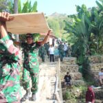 Wujud Kemanunggalan TNI-Rakyat, Kodim 1628/KSB Bangun Jembatan Aramco untuk Permudah Akses Warga Perjuk