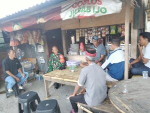 Babinsa Koramil 1614-01/Dompu Edukasi Warga Pentingnya Menjaga Keharmonisan Lingkungan