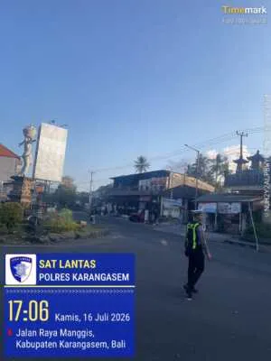 Unit Turjawali Sat Lantas melaksanakan Pengaturan dan Penjagaan di Pos 3 Patung Salak Jasri