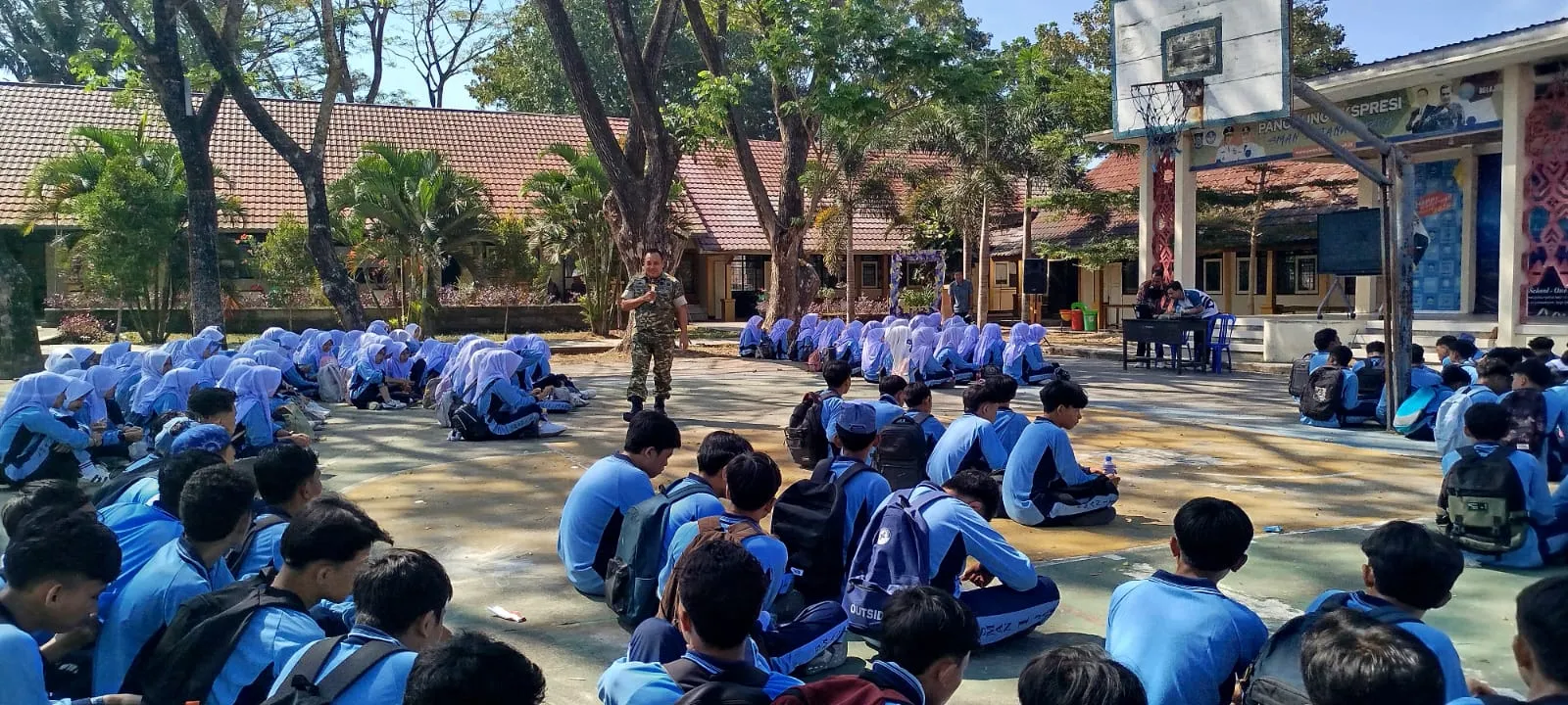 Perkokoh Karakter Anak Bangsa, Ratusan Pelajar SMA 1 Janapria Belajar Wasbang Bersama TNI