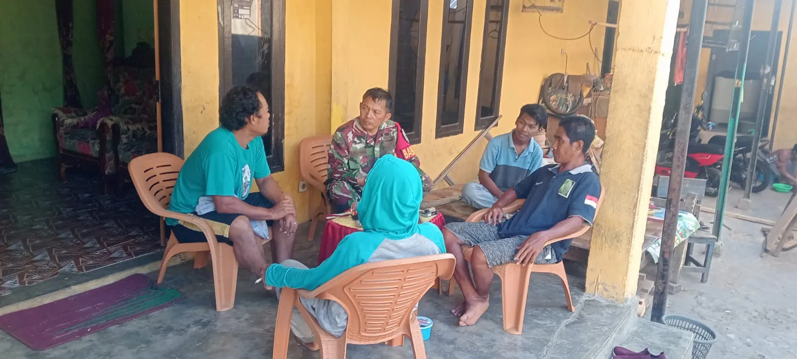 Komsos Babinsa Lamusung Perkuat Hubungan TNI dan Masyarakat di Wilayah Binaan