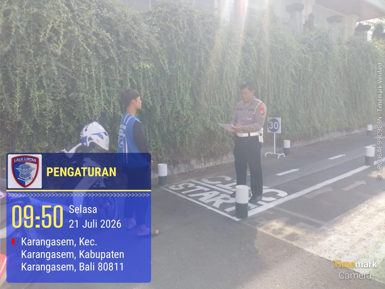 Pastikan Kelayakan dan Keselamatan Berkendara, Pemohon SIM Baru Jalani Uji Praktek di Polres Karangasem
