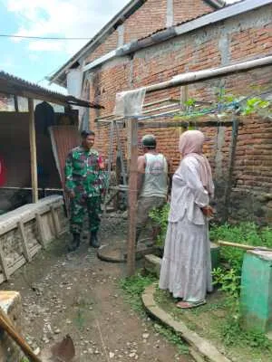 Komsos Babinsa Wujudkan Lingkungan Bersih dan Saluran Air Lancar di Kelurahan Bada