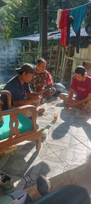 Komsos Babinsa di Desa Lamusung, Pererat Silaturahmi dan Tingkatkan Kamtibmas