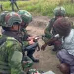 Lebih Dekat dengan Rakyat, Satgas Yonif 742/SWY Koops TNI Habema Sapa dan Rawat Warga Andugume