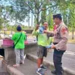 Gencarkan Edukasi di Kawasan Renon, Personel Satgas Preemtif Ops Pekat Agung 2026 Polresta Denpasar Sebarkan Brosur