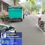 Clearkan Jalur Candidasa, Satlantas Polres Karangasem Berikan Himbauan Parkir Truk di Sepanjang Jalur Obyek Wisata