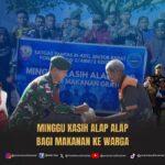 Kepedulian Satgas Pamtas Yonarhanud 2 Kostrad Bagikan Makanan Kepada Masyarakat Perbatasan