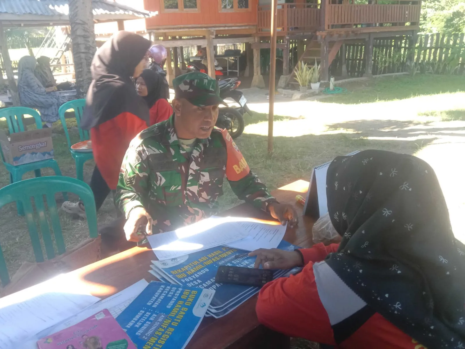 Pendampingan Posyandu oleh Babinsa Wujud Kepedulian TNI terhadap Kesehatan Masyarakat