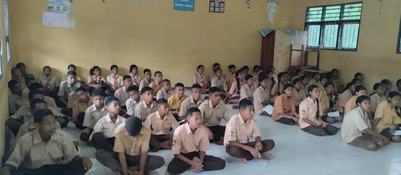 Sinergi TNI dan Sekolah, Babinsa Beri Pemahaman Bela Negara bagi Siswa Baru SMA Negeri Manufui