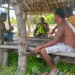 Pererat Sinergi TNI-Rakyat, Babinsa Himbau Warga Desa Humusu Wini Kelola Waktu Demi Kesejahteraan Keluarga