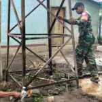 Dukung Air Bersih Ponpes, Satgas TMMD Dompu Pasang Tandon Bersama Santri