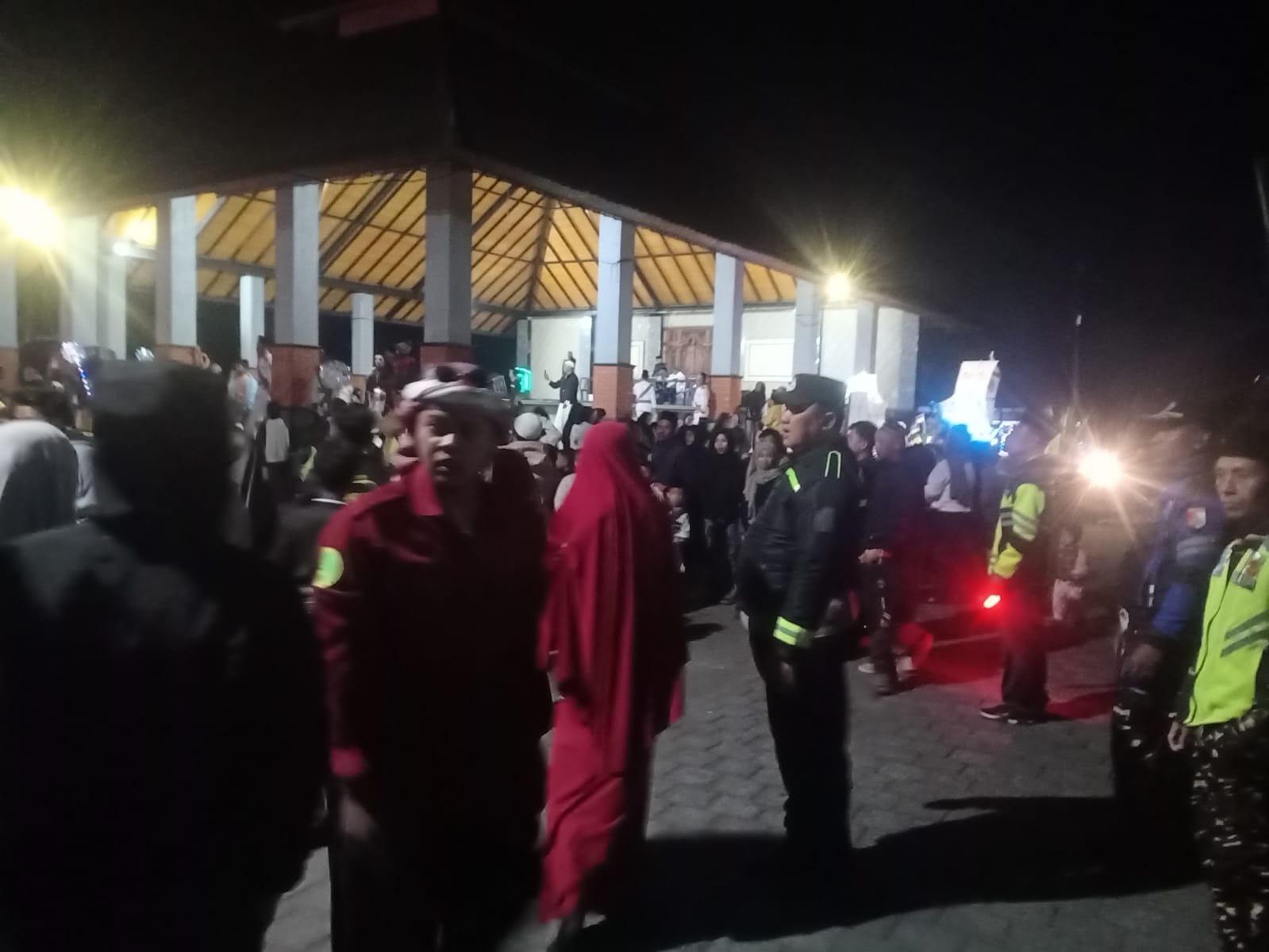 Polsek Baturiti Amankan Ngarak Cerana Peringatan Maulid Nabi Muhammad SAW 1448 H di Candikuning