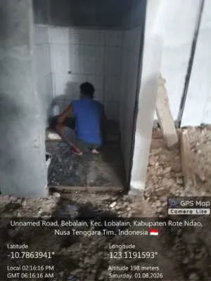 Tahap Finishing KDKMP Oematamboli Dikebut, Babinsa Turun Langsung Monitoring Pekerjaan