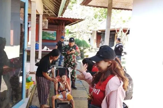 Kolaborasi Usung Misi Kemanusiaan, Kodim Klungkung dan Yayasan Satu Hati Bali Bersatu Serahkan Bantuan Kepada Lansia dan Disabilitas,