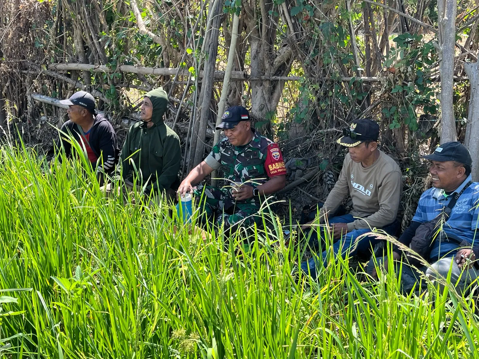 ‎Babinsa Koramil 1607-12/Moyo Hilir Edukasi Warga Wujudkan Lingkungan Aman dan Harmonis