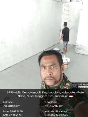 Percepat Penyelesaian KDKMP, Babinsa Pantau Pekerjaan Pengecatan di Oematamboli