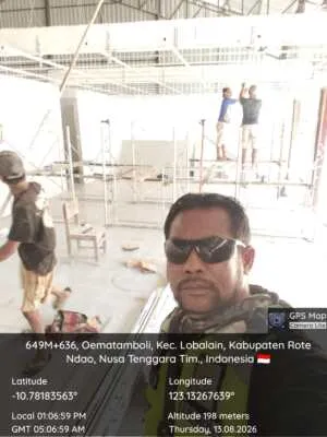 Babinsa Serda Joni D Ludji Monitor Tahap Finishing KDKMP Oematamboli