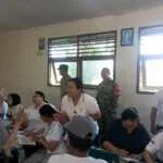 Semarak HUT RI ke-81 di Desa Timpag, Bhabinkamtibmas Desa Timpag bersama Babinsa Timpag Kawal Jalan Santai hingga Pemeriksaan Kesehatan Warga