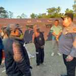​Pastikan Jalur Aman Pasca Gempa, Kapolres Ende Dirikan Tenda Darurat dan Kawal Bantuan Presiden di Maukaro