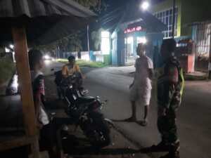 ‎Malam Hari Bukan Penghalang, Koramil Moyo Hilir Terus Jaga Keamanan Wilayah